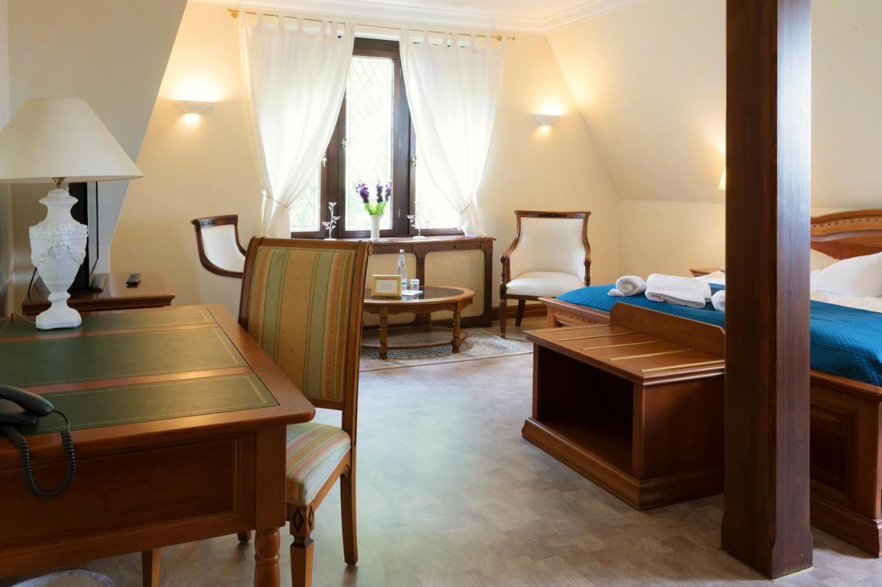 Schlosshotel Zum Markgrafen Кведлинбург Екстериор снимка
